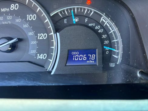 Used 2014 Toyota Camry XLE FWD image 2