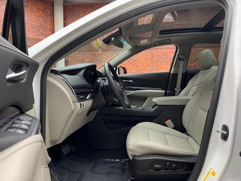 Used 2023 Cadillac XT4 Luxury w/ Cold Weather Package image 20