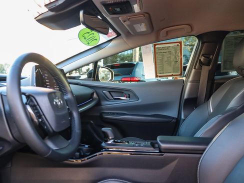 Certified 2025 Toyota Prius XLE image 18