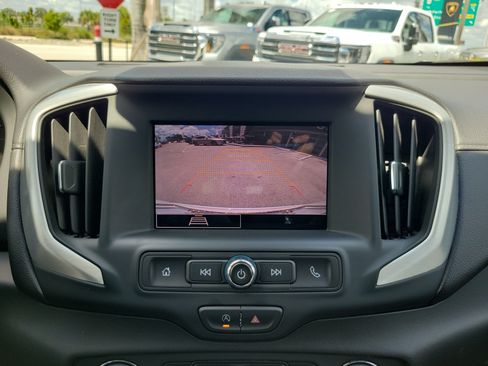 Used 2023 GMC Terrain SLE w/ Driver Convenience Package FWD image 10
