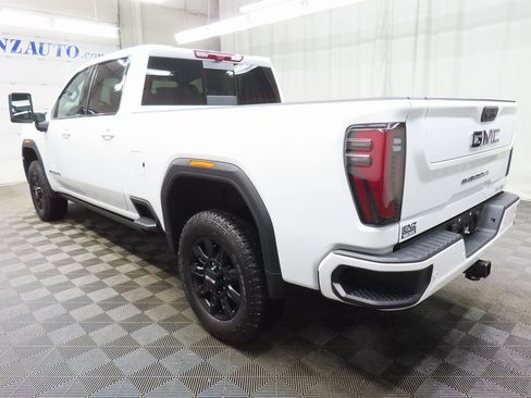 Used 2026 GMC Sierra 2500 AT4 image 5