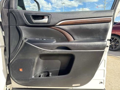 Used 2016 Toyota Highlander Limited image 13
