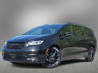 Used 2021 Chrysler Pacifica Touring-L w/ S Appearance Package video 1