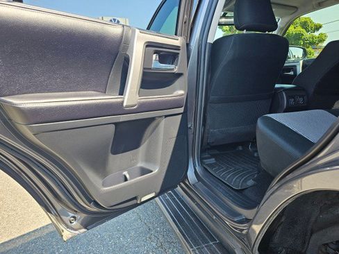 Used 2016 Toyota 4Runner SR5 AWD/4WD image 21
