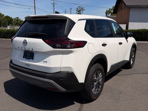 Used 2023 Nissan Rogue S AWD/4WD image 5