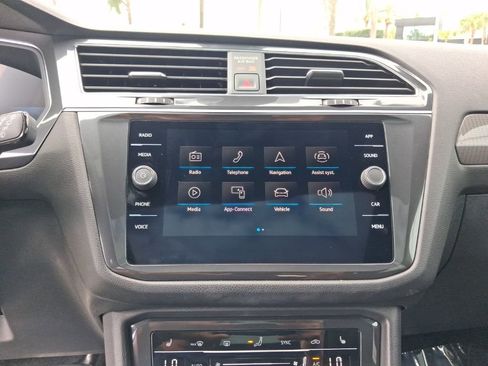 Used 2023 Volkswagen Tiguan SE R-Line image 22