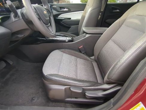 Used 2025 Chevrolet Trax LT image 12