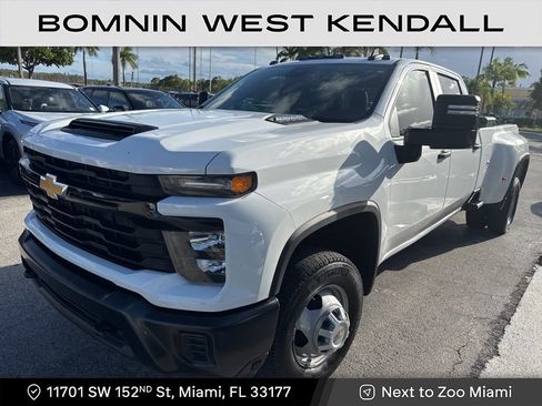 Used 2024 Chevrolet Silverado 3500 W/T image 2
