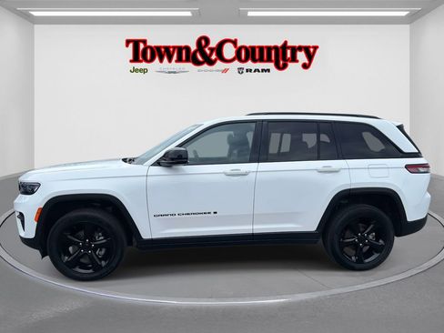 Certified 2024 Jeep Grand Cherokee Altitude image 7