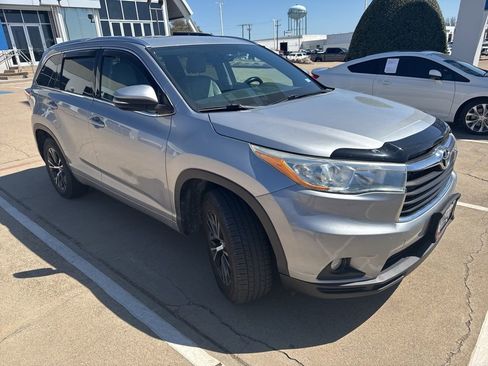 Used 2016 Toyota Highlander XLE image 9