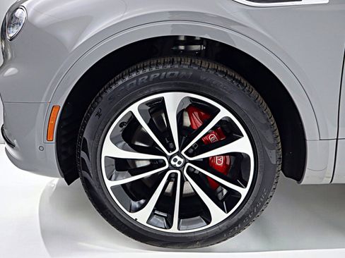 New 2025 Bentley Bentayga image 53