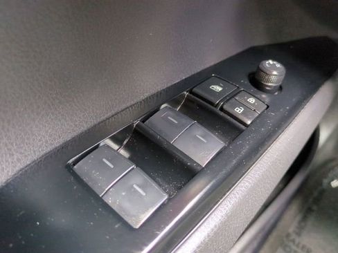 Used 2025 Toyota Camry SE w/ Convenience Package image 22