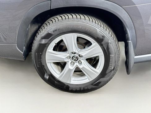 Used 2023 Toyota Highlander L FWD image 9