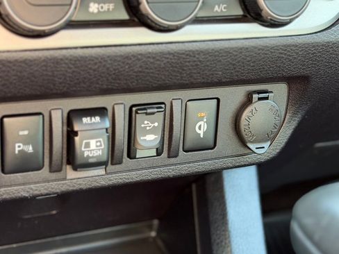 Used 2019 Toyota Tacoma Limited image 16