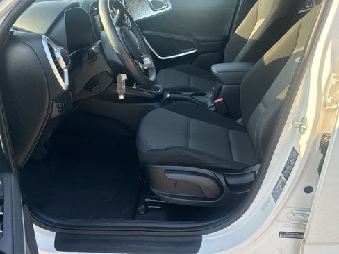 Used 2024 Kia Soul LX w/ Option Group 015 FWD image 9