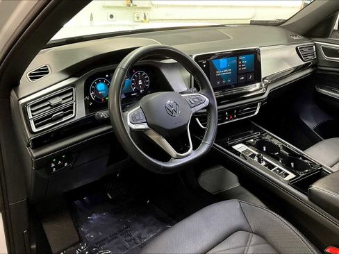 Used 2024 Volkswagen Atlas Cross Sport SE image 17
