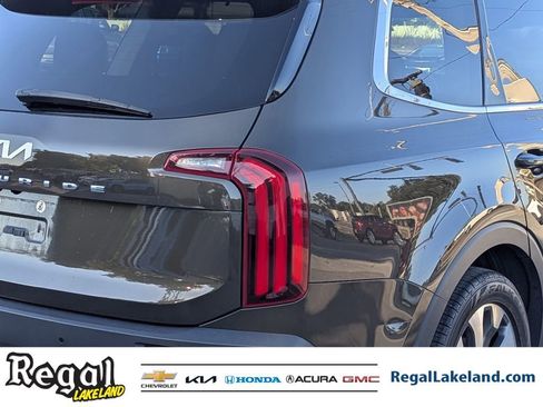 Used 2022 Kia Telluride EX w/ EX Premium Package image 7