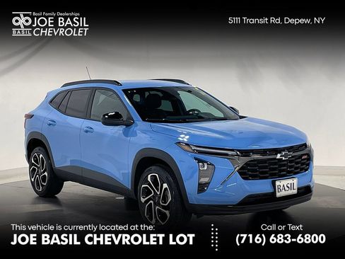 Used 2024 Chevrolet Trax RS FWD image 1