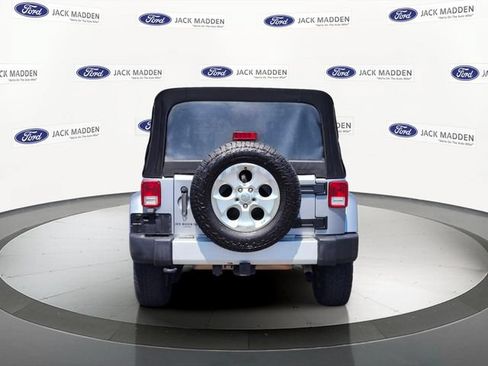 Used 2013 Jeep Wrangler Unlimited Sahara AWD/4WD image 4