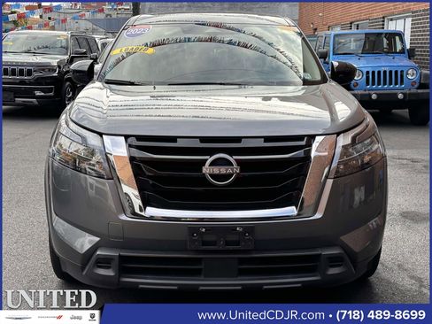 Used 2023 Nissan Pathfinder S image 8