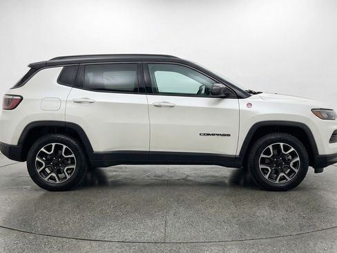 Used 2025 Jeep Compass Trailhawk AWD/4WD image 11