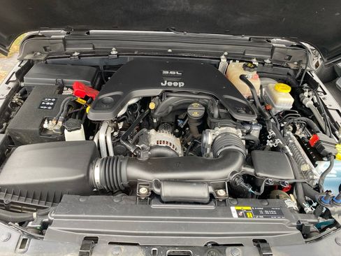 Used 2019 Jeep Wrangler Unlimited Sahara image 27