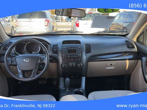 Used 2013 Kia Sorento LX image 9