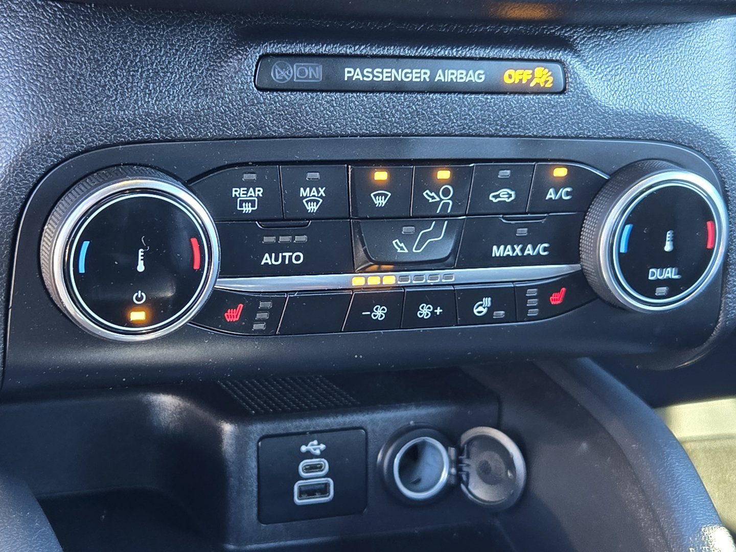 Used 2025 Ford Escape ST-Line Select AWD/4WD image 25