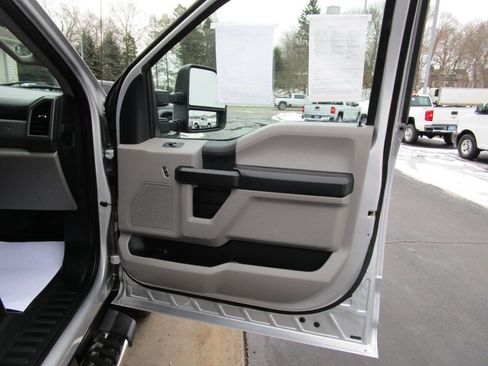 Used 2019 Ford F350 XL w/ Power Equipment Group image 17