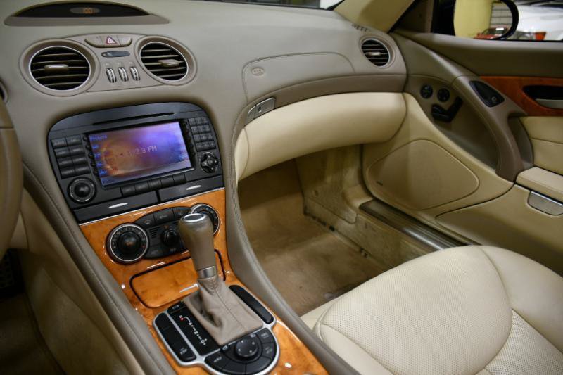 Used 2008 Mercedes-Benz SL 550 w/ P1 Pkg image 38