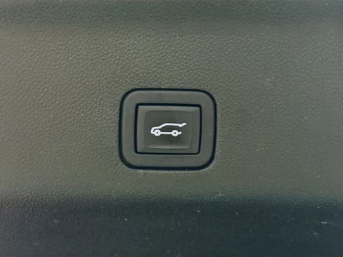 Used 2024 Chevrolet Suburban LT image 30