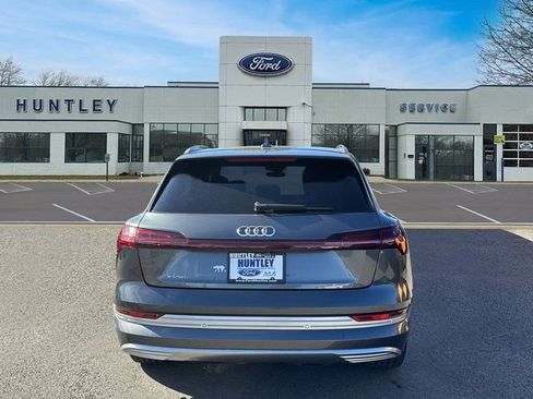 Used 2019 Audi e-tron Prestige w/ Prestige Package image 5