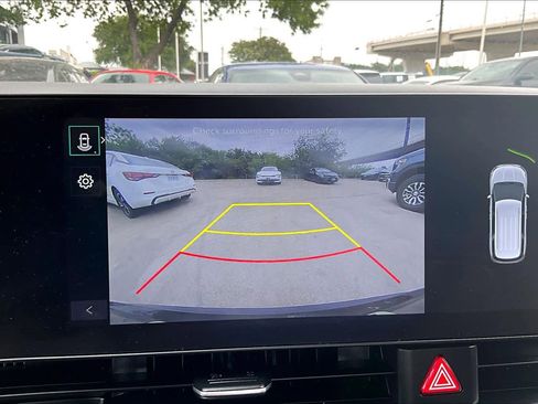 Used 2025 Kia Carnival FWD image 28