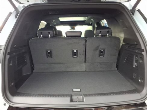 New 2026 Chevrolet Traverse High Country image 9