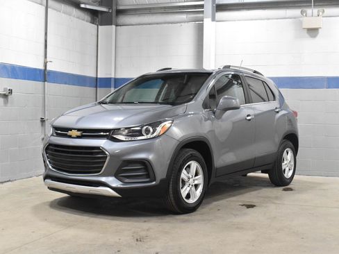 Used 2019 Chevrolet Trax LT w/ LT Convenience Package AWD/4WD image 2