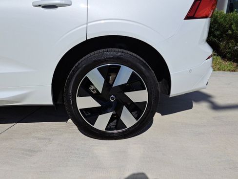 Used 2024 Volvo XC60 T8 Plus image 4