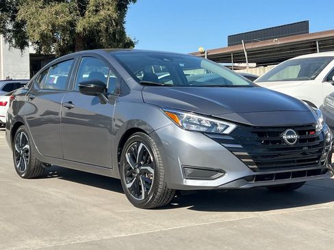Used 2025 Nissan Versa SR FWD image 10