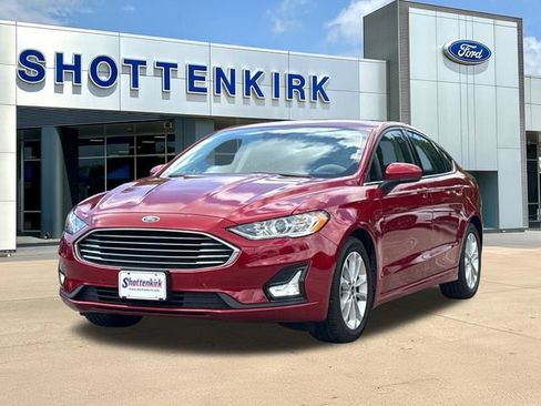 Used 2020 Ford Fusion SE FWD image 3