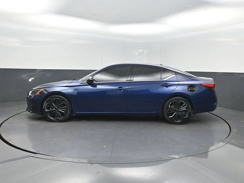 Used 2023 Nissan Altima 2.5 SR w/ SR Premium Package FWD image 2