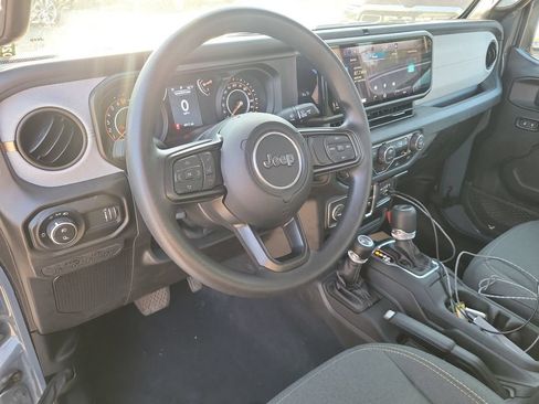 Used 2025 Jeep Gladiator Sport AWD/4WD image 15