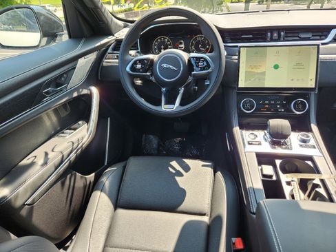 Used 2024 Jaguar F-PACE R-Dynamic S image 12