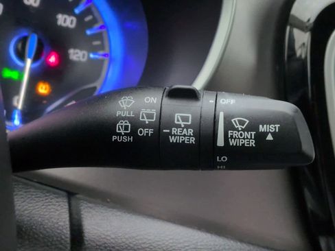 Used 2021 Chrysler Pacifica Touring-L image 18