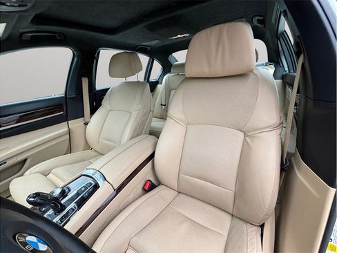 Used 2015 BMW 750Li RWD image 19