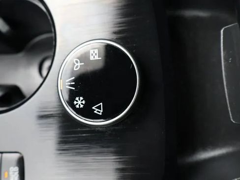 Used 2024 Nissan Rogue S AWD/4WD image 32
