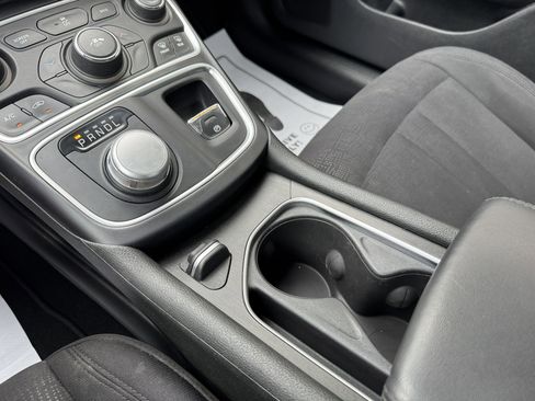 Used 2015 Chrysler 200 Limited image 18