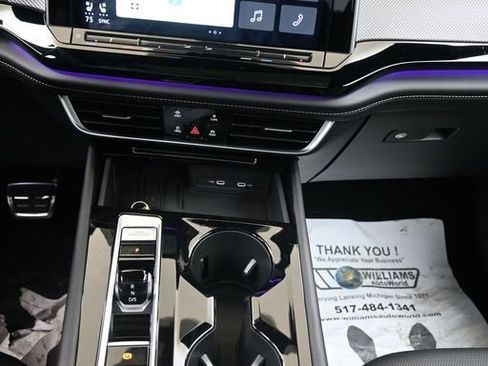 Used 2025 Volkswagen Atlas Cross Sport SEL R-Line image 24