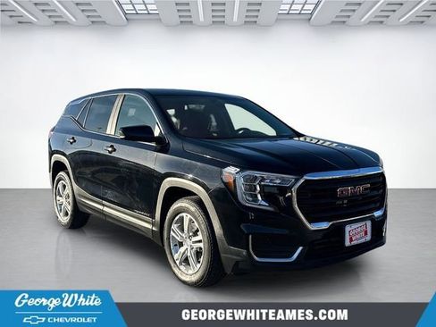 Used 2024 GMC Terrain SLE image 1