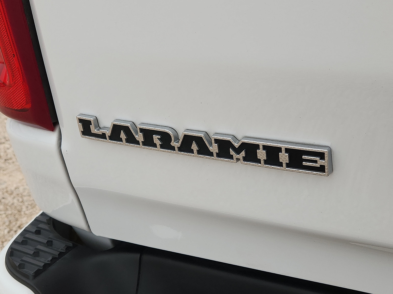Used 2025 RAM 1500 Laramie AWD/4WD image 9