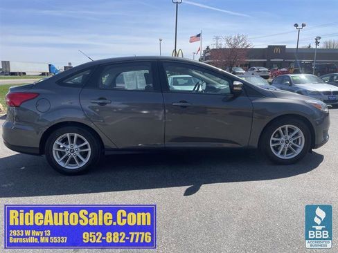 Used 2016 Ford Focus SE w/ SE Cold Weather Package FWD image 4