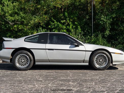 Used 1986 Pontiac Fiero GT image 9